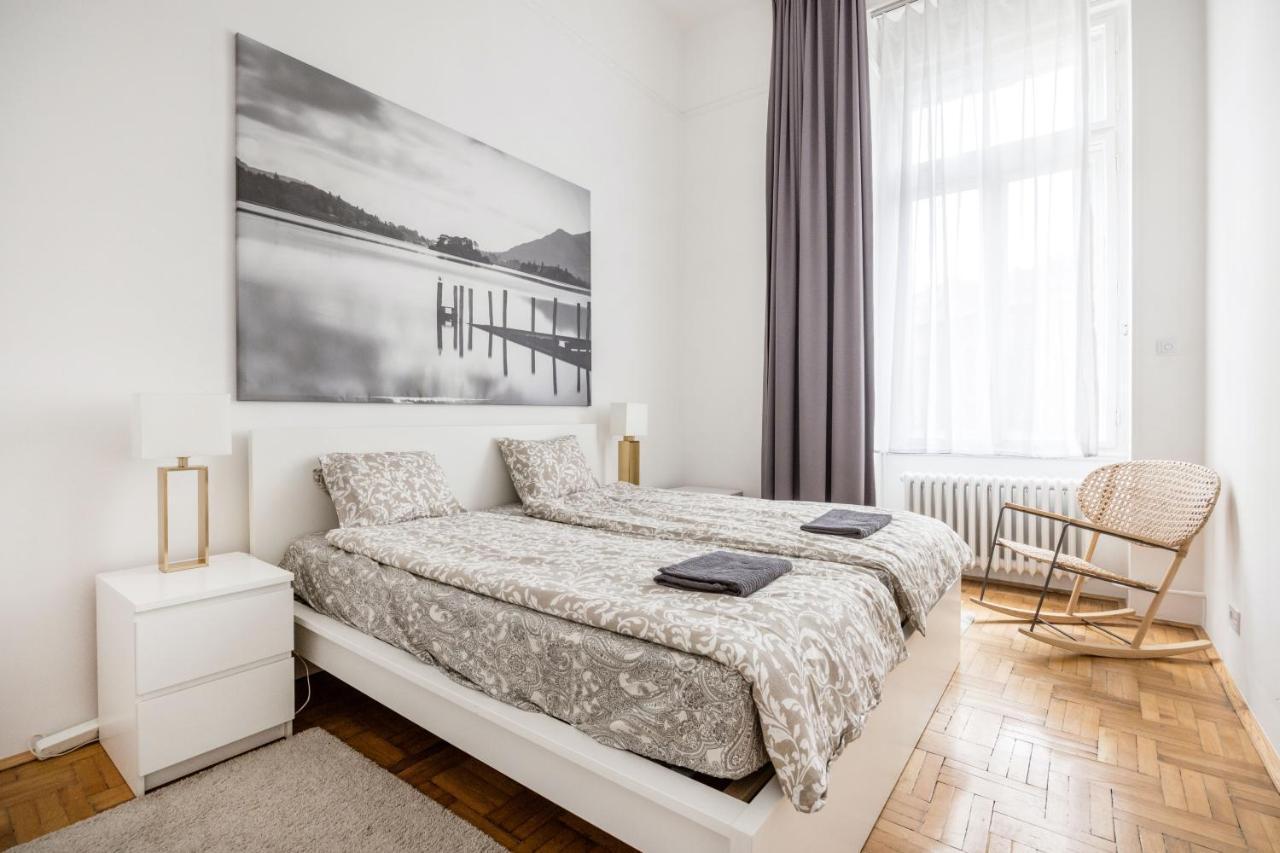 Elegant Apartment In Super Central Location Budapest Exterior photo