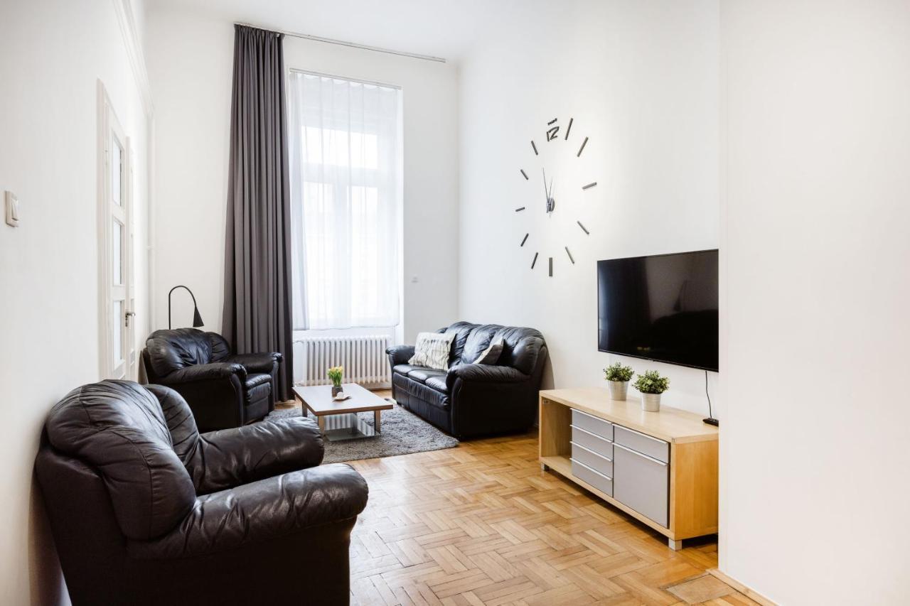 Elegant Apartment In Super Central Location Budapest Exterior photo