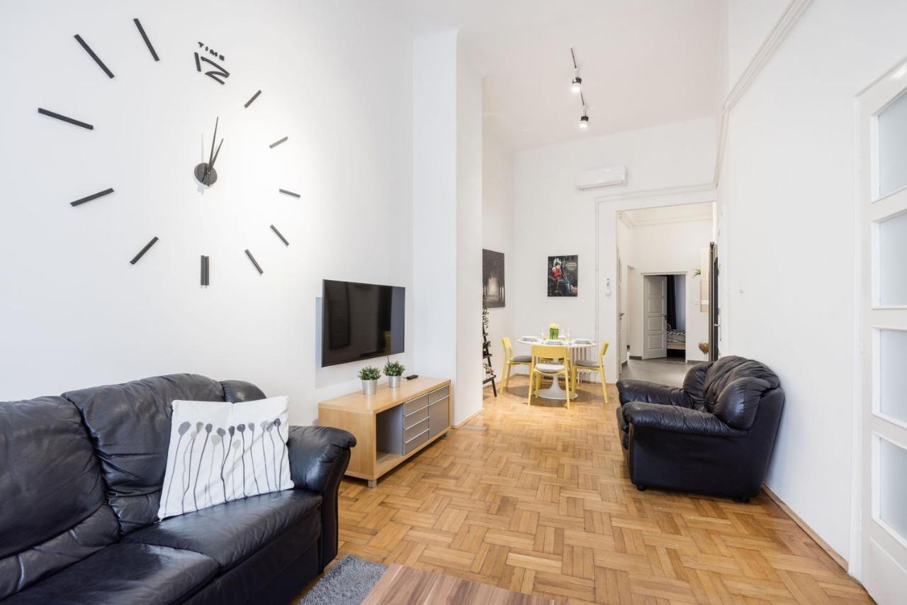 Elegant Apartment In Super Central Location Budapest Exterior photo