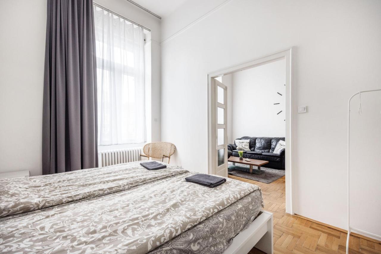 Elegant Apartment In Super Central Location Budapest Exterior photo